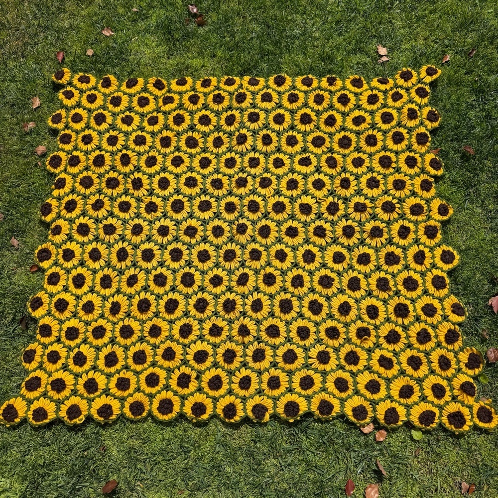 Vintage 3D Crochet Sunflower Throw Daisy Chain Afghan Scallop Edge 40x46 GUC